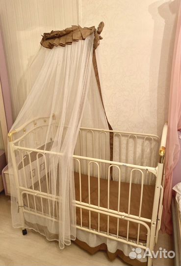 Кровать с балдахином