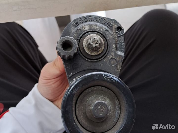 Натяжной ролик с натяжителем б/у