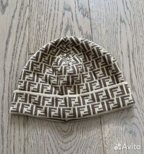 Шапка женская Fendi