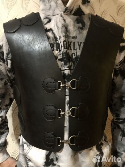 Байкрский жилет из кожи
