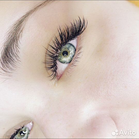 Наращивание ресниц и оформление бровей