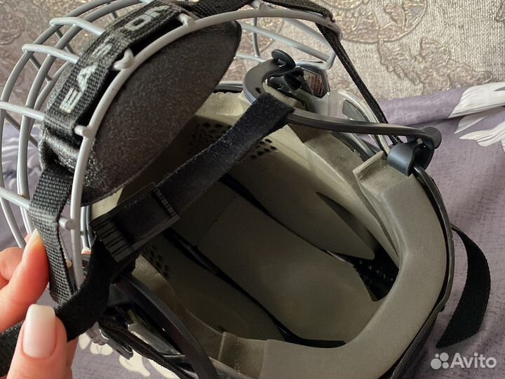 Хоккейный шлем