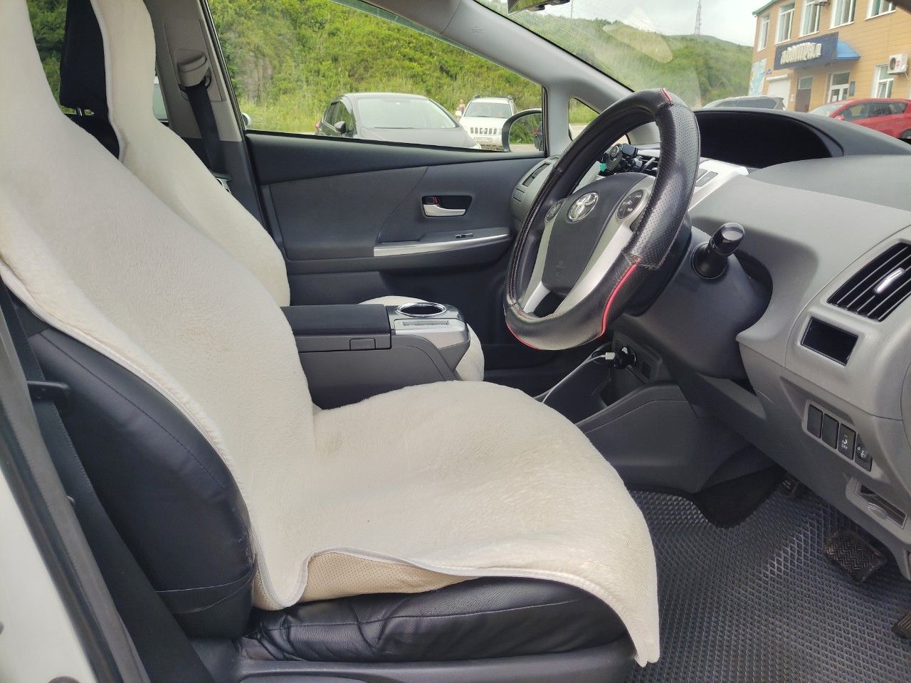 Toyota Prius Alpha: фото владельца