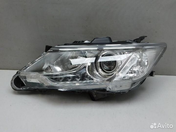 Фара левая Toyota Camry