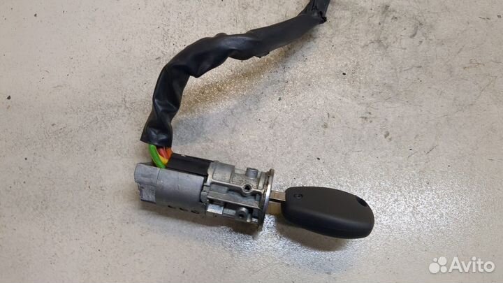 Замок зажигания Dacia Sandero, 2009