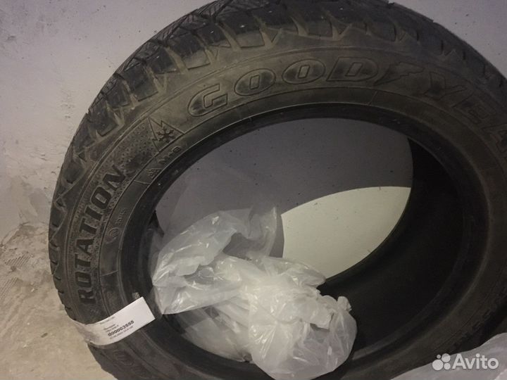 Goodyear Ultragrip 600 215/55 R17 98T