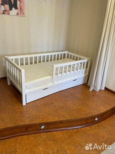 Кроватка сингл детская высокий борт из массива