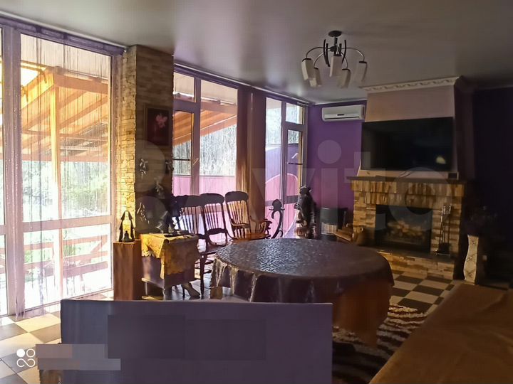 Дом 200 м² на участке 5 сот.