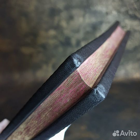 Книга в кожаном переплете 