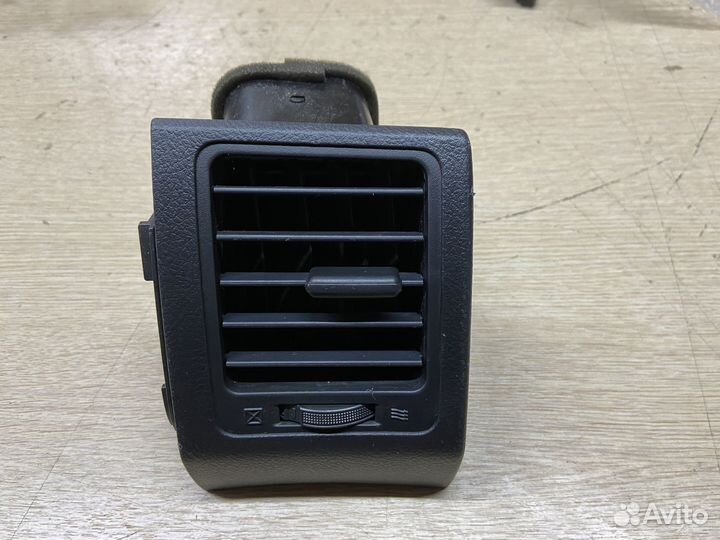 Дефлектор воздушный правый Toyota Corolla 150