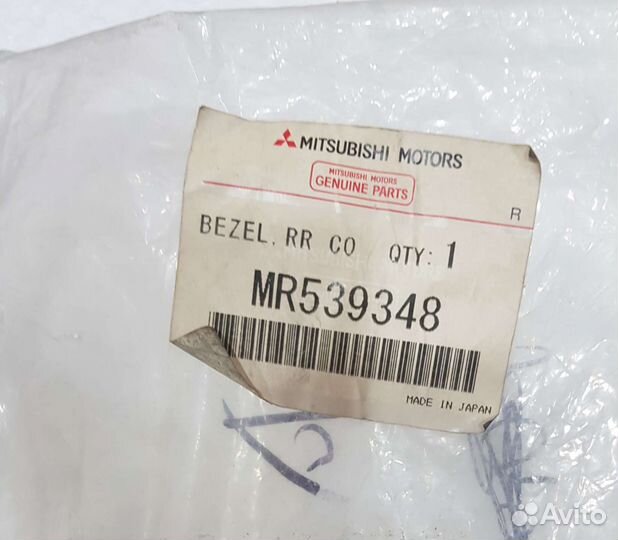 Накладки фонаря Mitsubishi Pajero 3 хром ориг нов