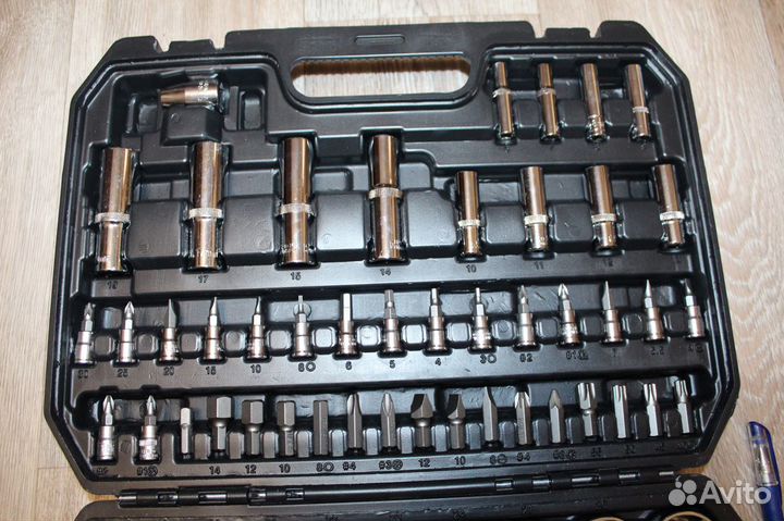 Набор гаечных ключей с трещеткой 94пр