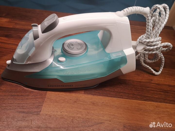 Утюг Redmond RI-C256