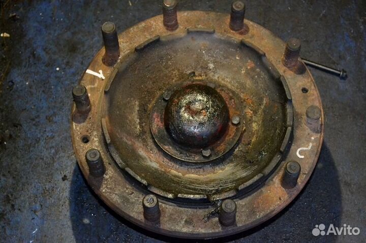 Ступица, барабанные тормоза, передний мост, левая