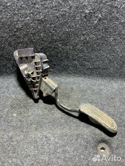 Педаль газа Toyota Hi-Lux 7