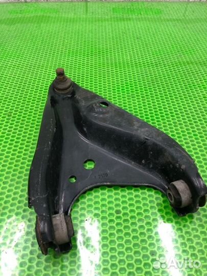 Рычаг подвески нижний передний правый Renault