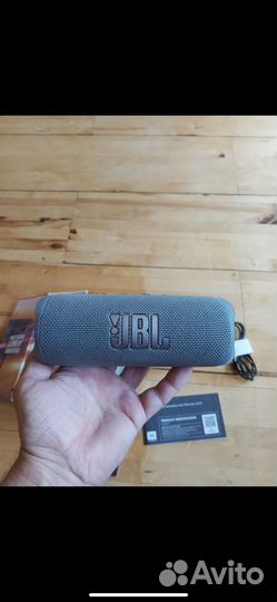 Музыкальная колонка jbl