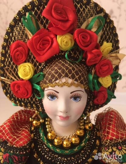 Кукла-грелка фарфоровая