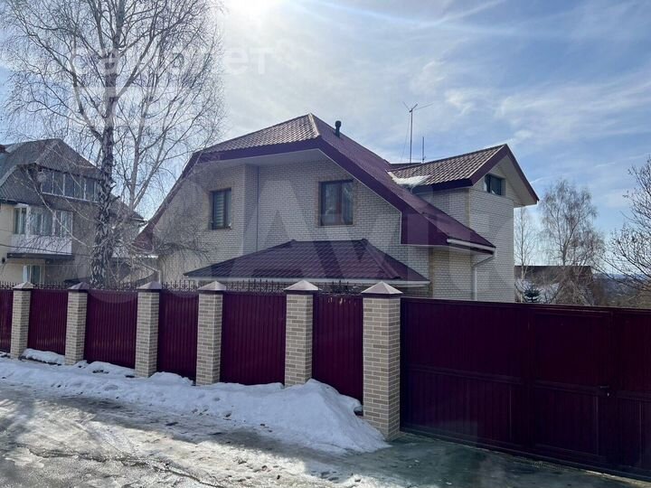 Коттедж 300 м² на участке 9,8 сот.