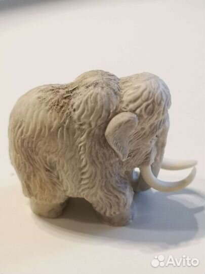 Мамонт (слон) из кости