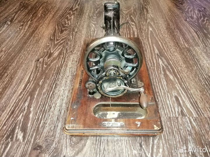 Швейная машинка зингер