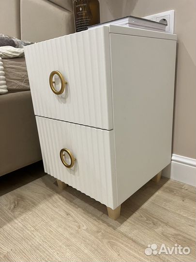 Тумба белая прикроватная