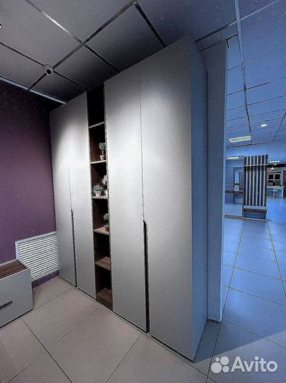 Шкаф модульный трёхдверный