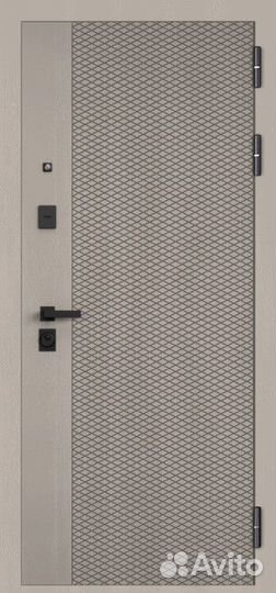 Входная дверь с зеркалом