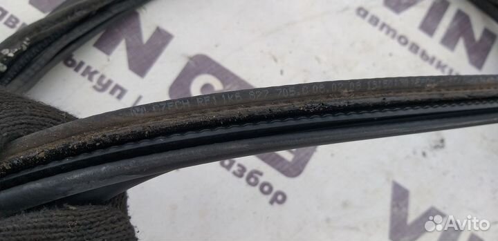 Уплотнитель крышки багажника Volkswagen Golf 5