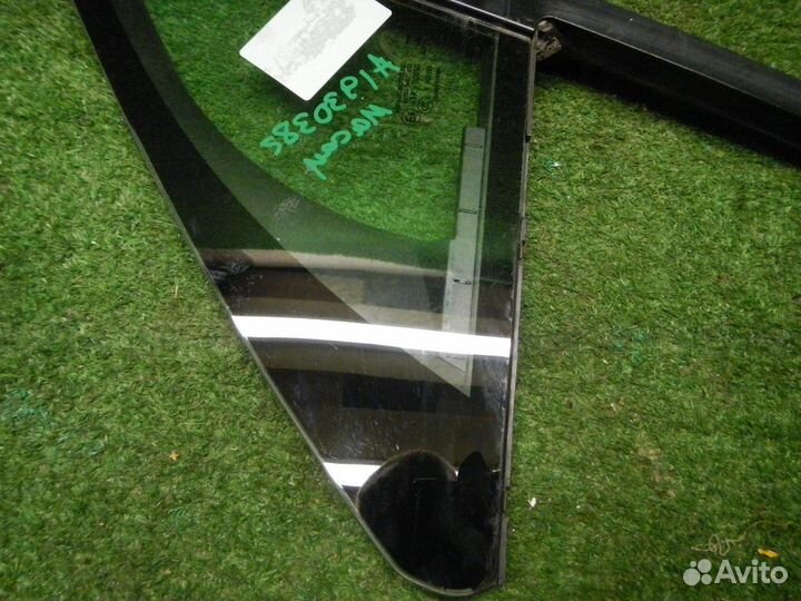 Форточка двери передняя левая Porsche Macan (2014