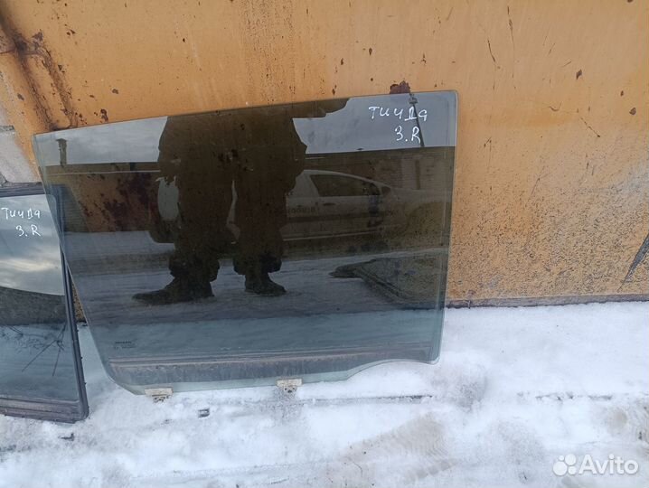 Стекло задней правой двери Nissan Tiida C11