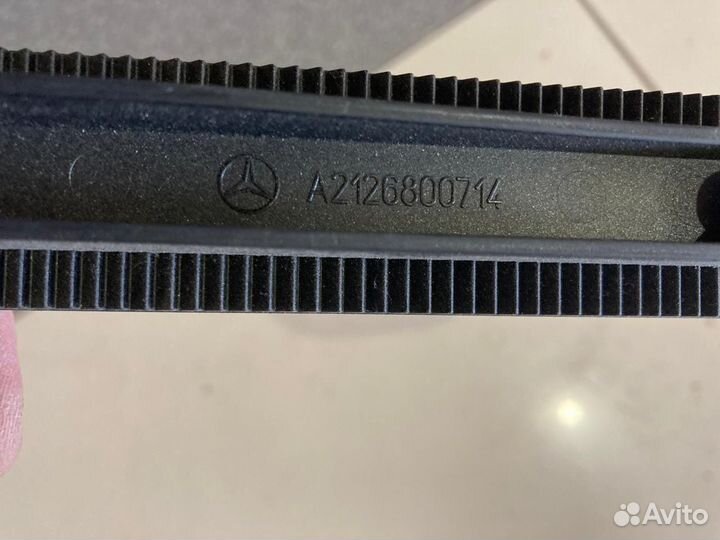 Кронштейн (держатель) Mercedes W212 A2126800714