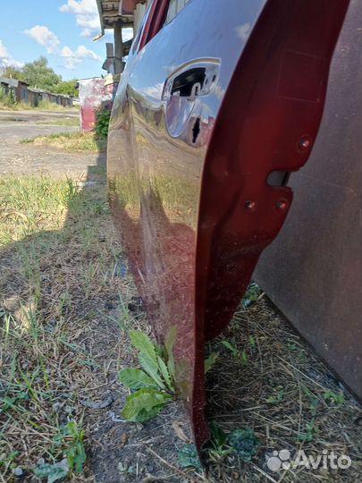 Дверь левая передняя Renault Sandero Stepway