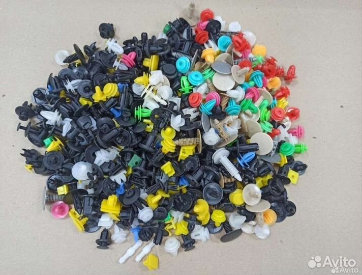 Клипсы для автомобиля