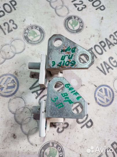 Петля двери верхняя Фольксваген Гольф 6