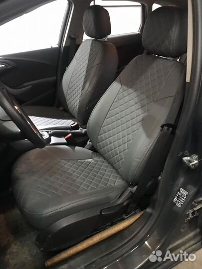 Чехлы Opel Astra Экокожа ромб Автопилот