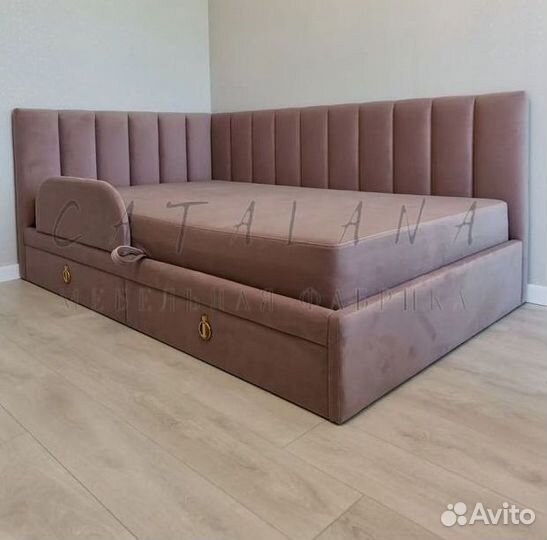 Детская кровать с подъемным механизмом