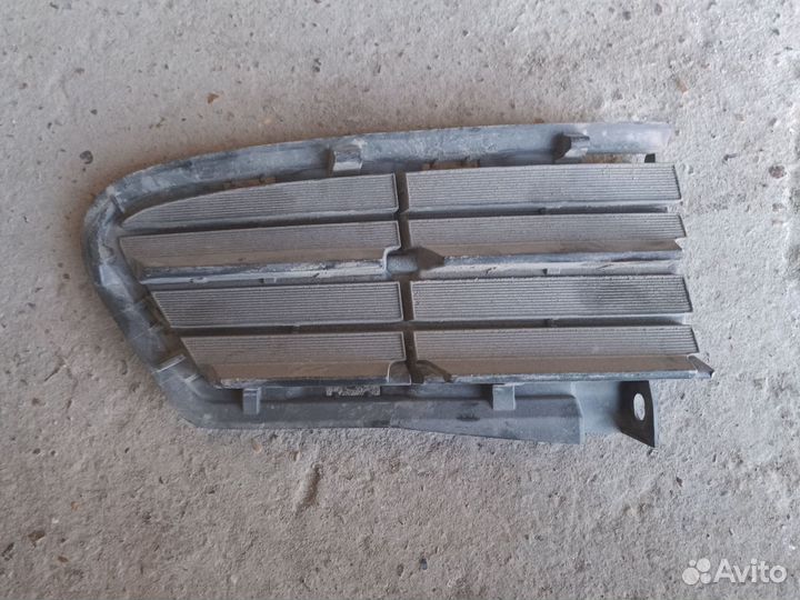 Решётка переднего бампера левая toyota RAV4