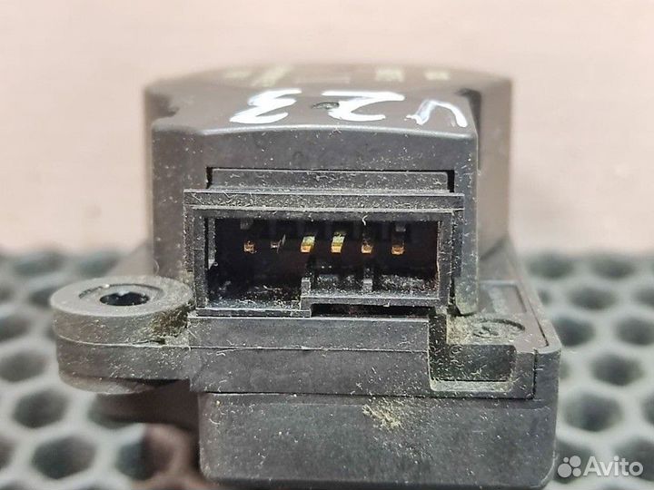 20443812 Моторчик заслонки отопителя