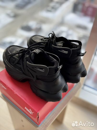 Кроссовки женские