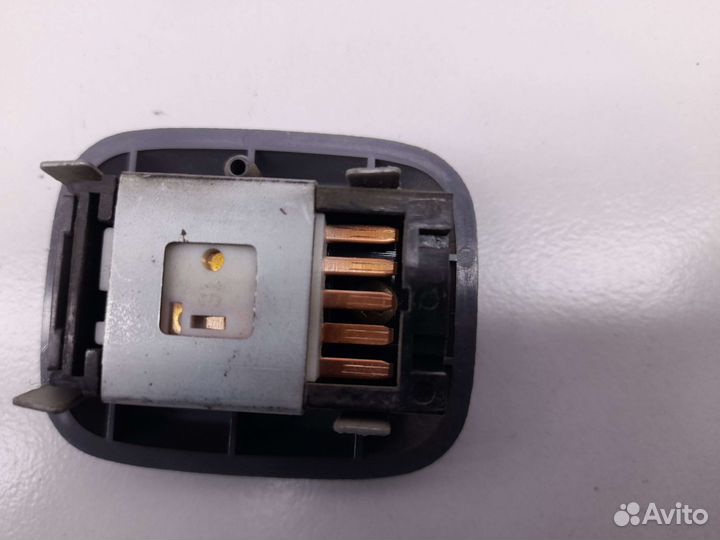 Кнопка стеклоподъем зад прав Daihatsu Gran Move