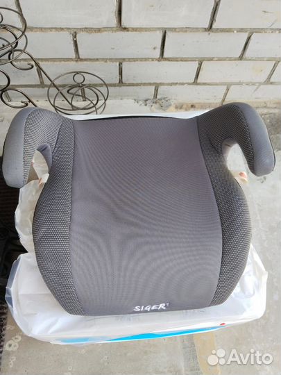 Удерживающее сиденье для детей в автомобиле