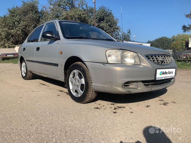 Сравнение автомобилей седан Hyundai Accent II и седан Chevrolet Aveo T