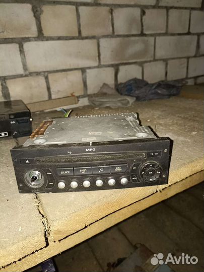 Магнитола на Peugeot 207