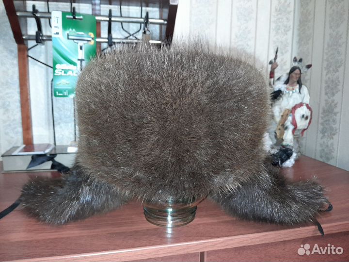 Две мужские зимние шапки ушанки и кепка