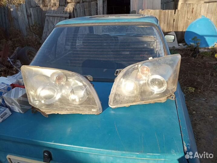 Фара левая правая Toyota avensis 2