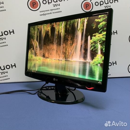 Монитор LG Flatron W2243T-PFW 22 дюйма