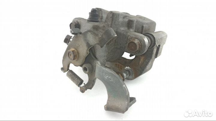 Суппорт задний правый Toyota Corolla ZRE151 2010