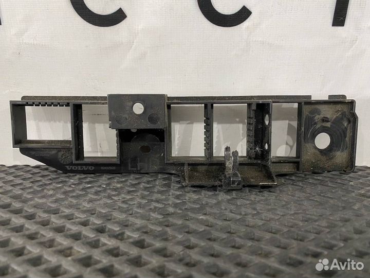 Кронштейн (крепление) левый Volvo FH4 82437925