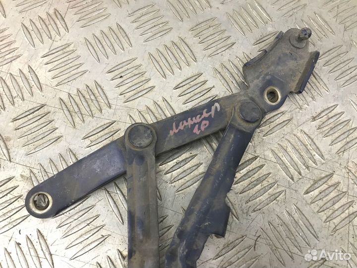 Б/У петля крышки багажника задний левый Mitsubishi